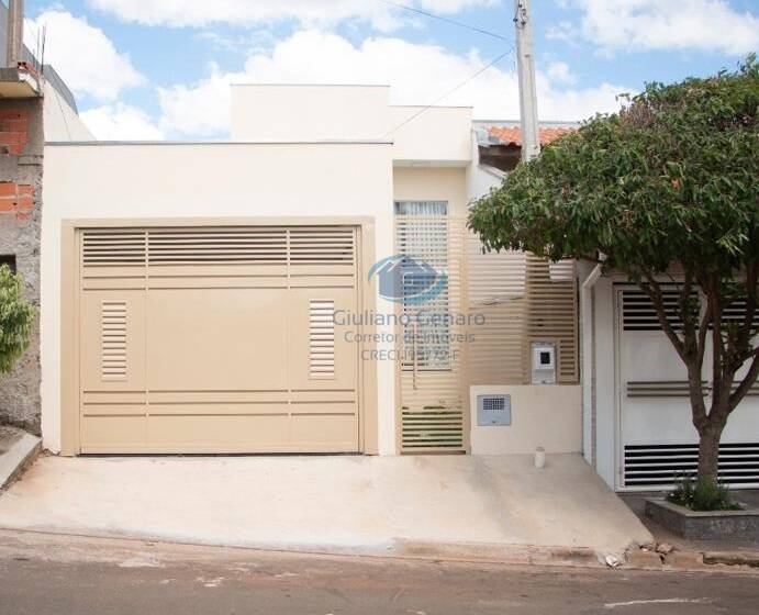 Casa à venda com 3 quartos, 124m² - Foto 1