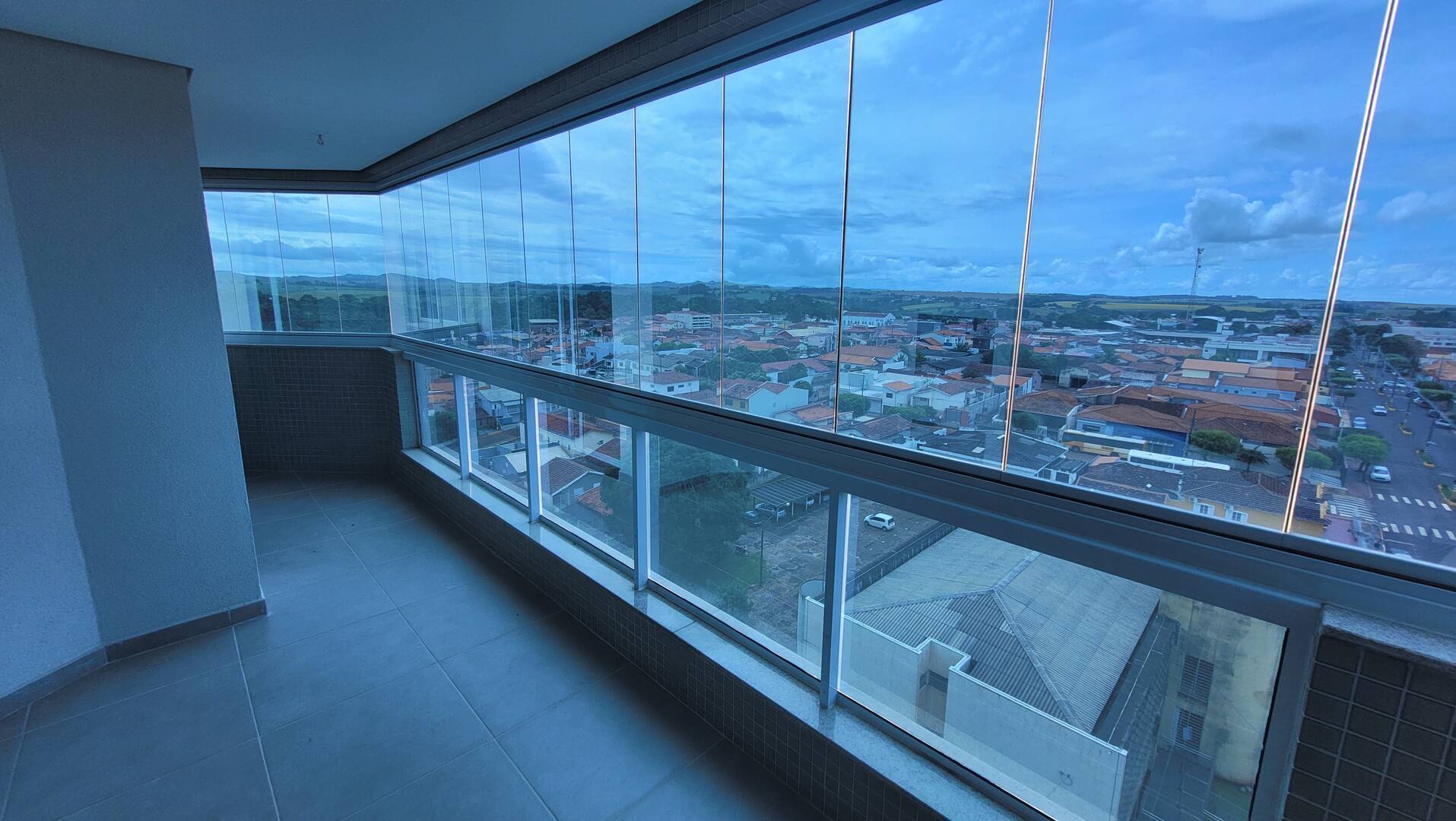 Apartamento à venda com 3 quartos, 188m² - Foto 4