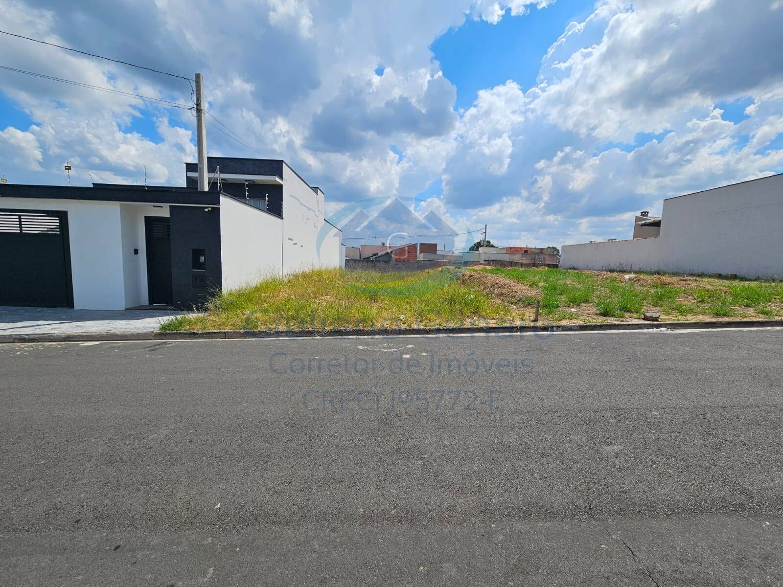 Terreno à venda, 187m² - Foto 1